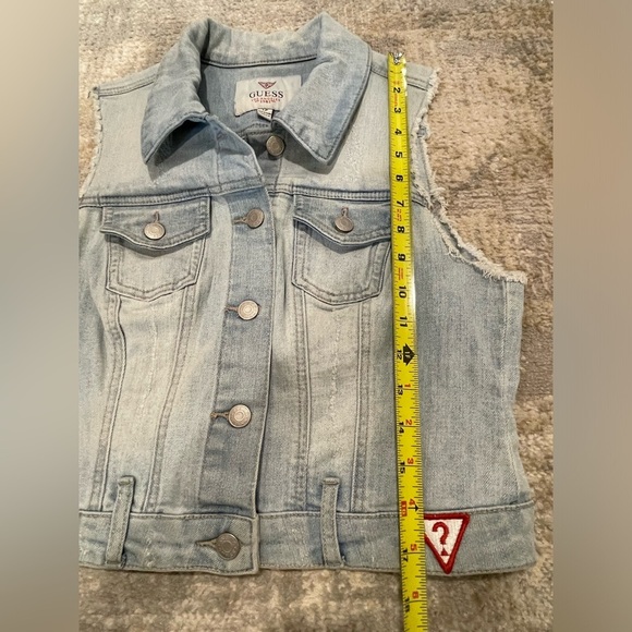Guess Light Wash Blue Denim Sleeveless Jacket Vest Size L/P Distressed EUC Y2K - Picture 8 of 9